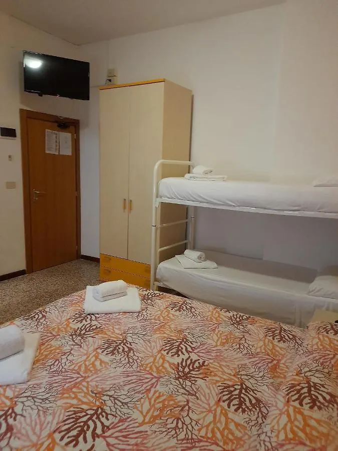 Asso Hotel ريميني 3*,